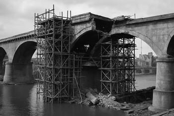 Obnova mosta po vojne s lešením